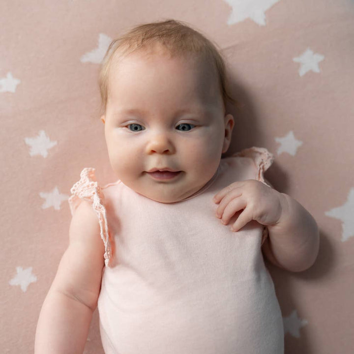 Pink stars reversible knitted baby blanket - photo 4