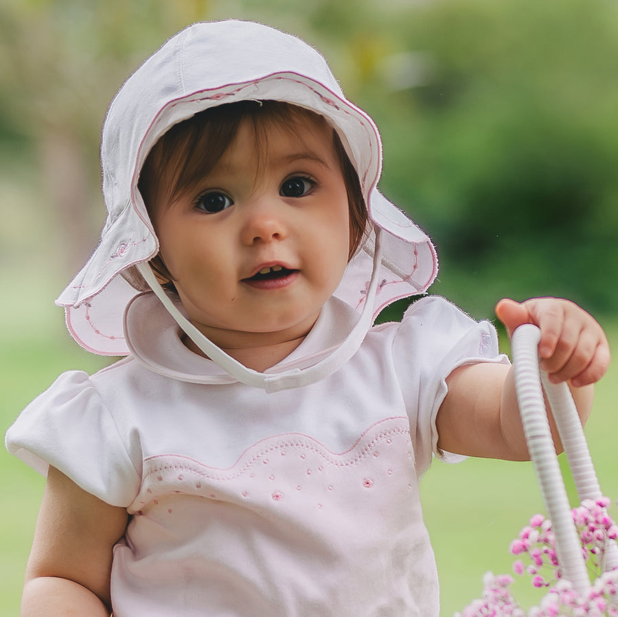 Jade White Floral Scallop Hat With Chin Strap