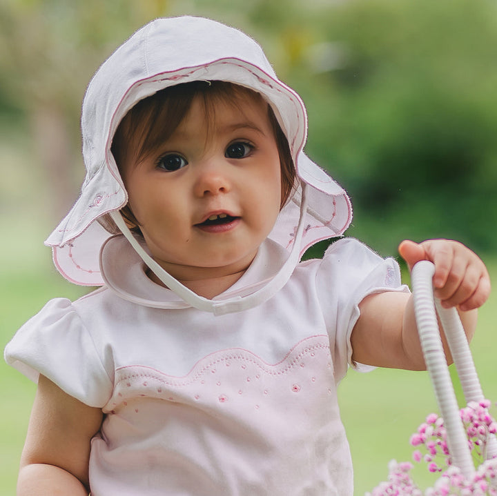 Jade White Floral Scallop Hat With Chin Strap