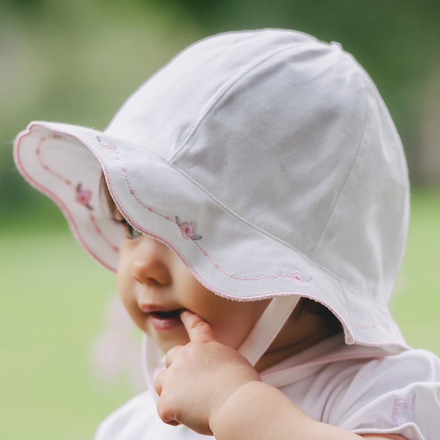 Jade White Floral Scallop Hat With Chin Strap