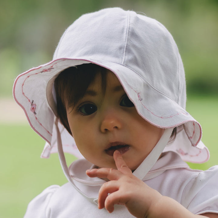 Jade White Floral Scallop Hat With Chin Strap