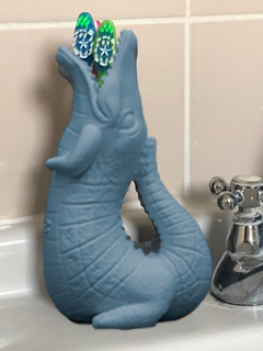 Scrunch crocodile jug