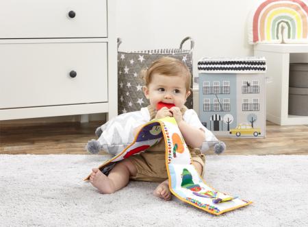 The Very Hungry Caterpillar – Unfold and Discover Activity Toy